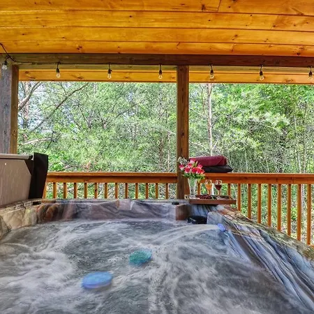 Adventure Retreat/Cabin/Pool+Hot Tub/Game Room+Theater